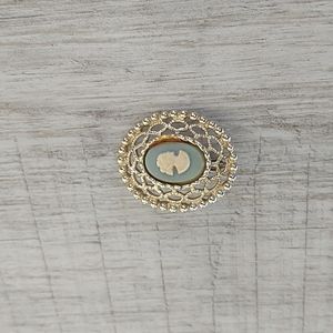 Elegant Gold and Cream Cameo Necklace